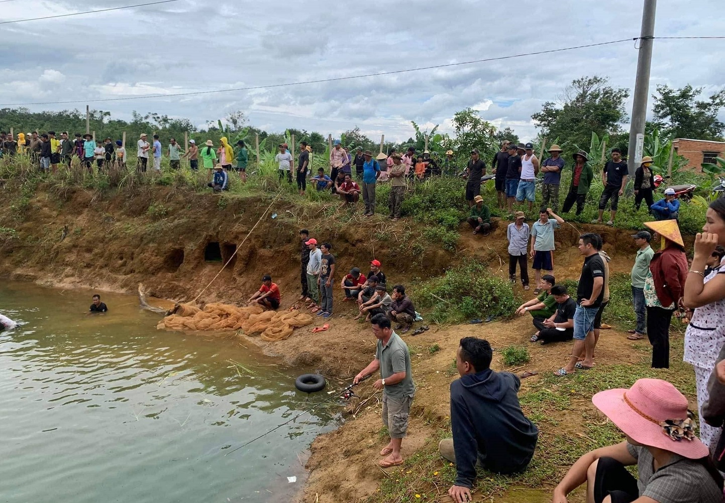 Đắk Lắk: 2 anh em sinh đôi chết đuối thương tâm - Ảnh 1. Đắk Lắk: 2 anh em sinh đôi chết đuối thương tâm - Ảnh 1.