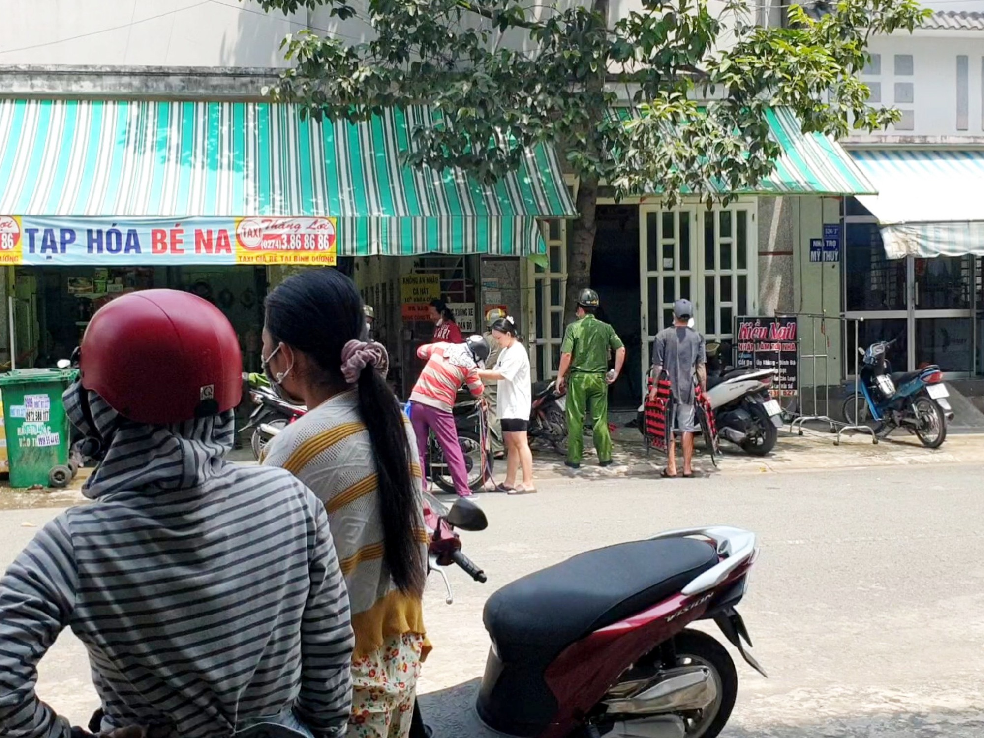 Nam thanh niên chạy ra đường hô hoán bạn gái chung phòng đã chết - Ảnh 1. Nam thanh niên chạy ra đường hô hoán bạn gái chung phòng đã chết - Ảnh 1.