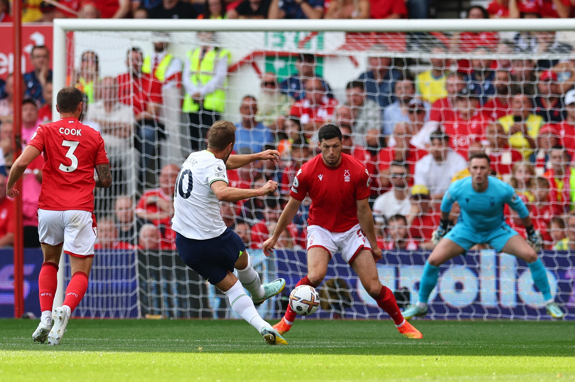 Tottenham trở lại Top 3, Harry Kane hụt hat-trick vẫn lập kỳ tích - Ảnh 2.