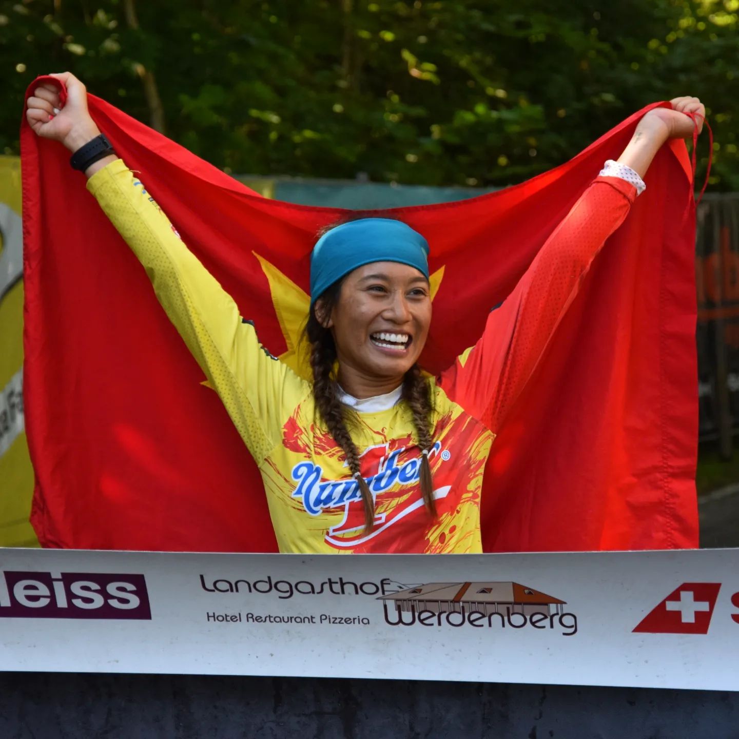 Cô gái sa mạc Thanh Vũ vô địch cuộc thi siêu thử thách Swiss Ultra - Ảnh 5.