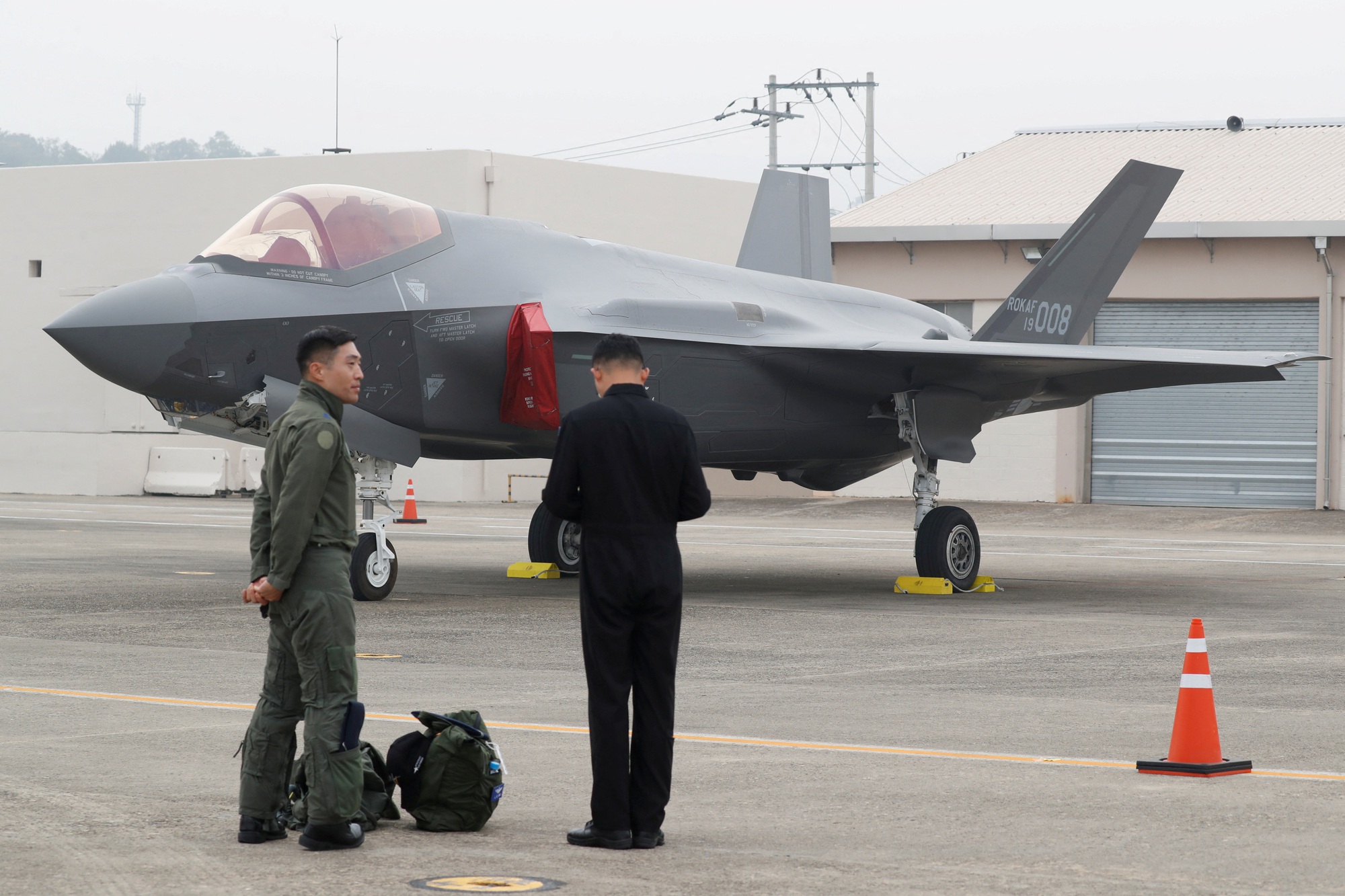 (KỲ 3) LOẠT VŨ KHÍ KHỦNG NGHE LÀ... KHIẾP!: F-35 và Su-57 - Đâu mới là kẻ thống lĩnh bầu trời? - Ảnh 6.
