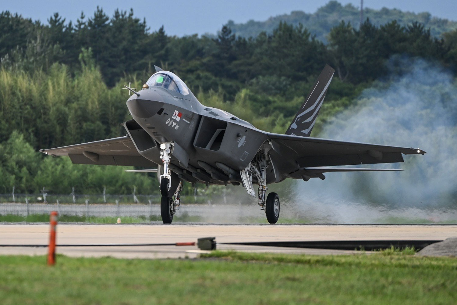(KỲ 3) LOẠT VŨ KHÍ KHỦNG NGHE LÀ... KHIẾP!: F-35 và Su-57 - Đâu mới là kẻ thống lĩnh bầu trời? - Ảnh 9.
