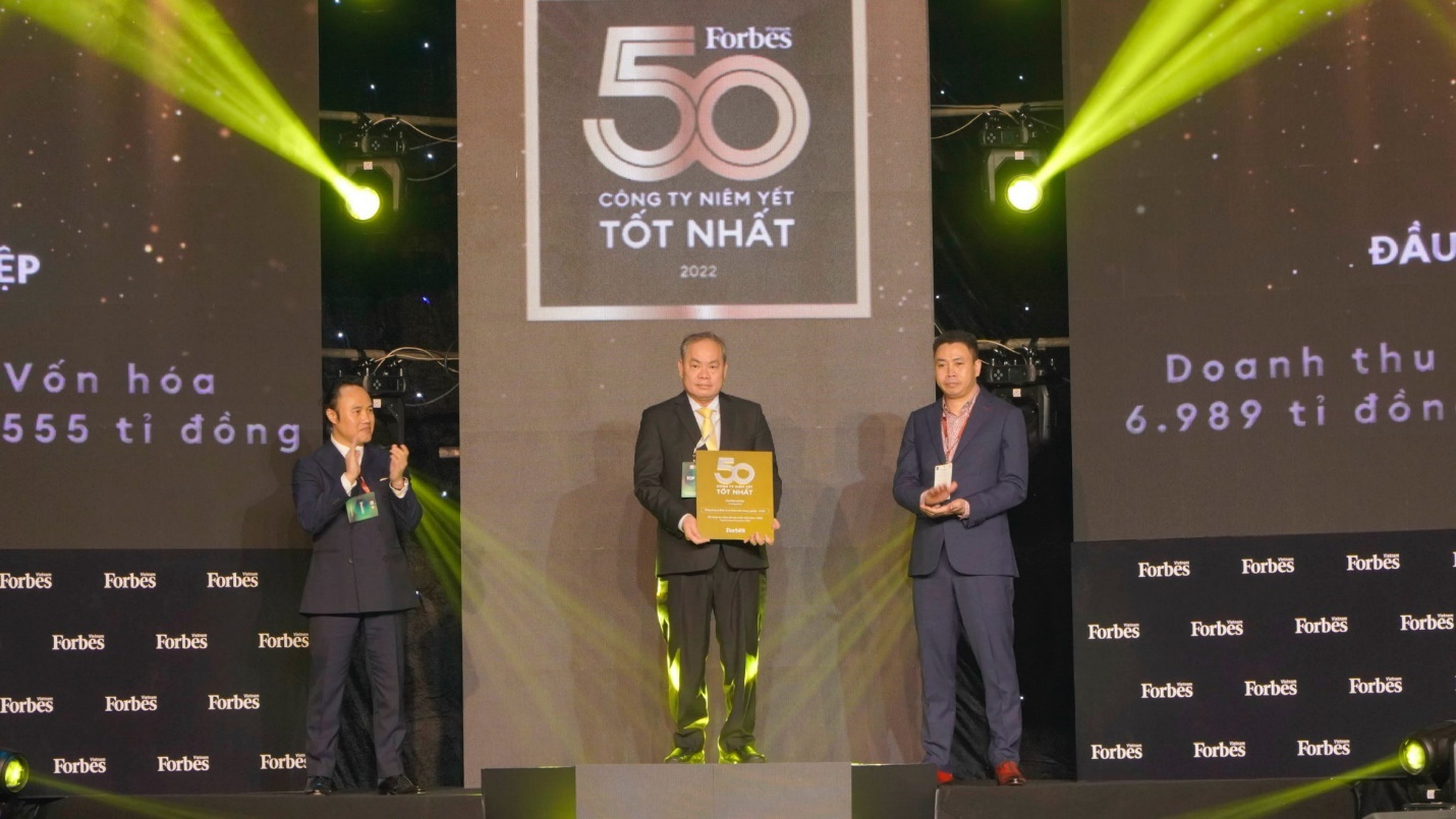 Becamex IDC năm thứ 2 liên tiếp được vinh danh top 50 công ty niêm yết tốt nhất Việt Nam - Ảnh 1.