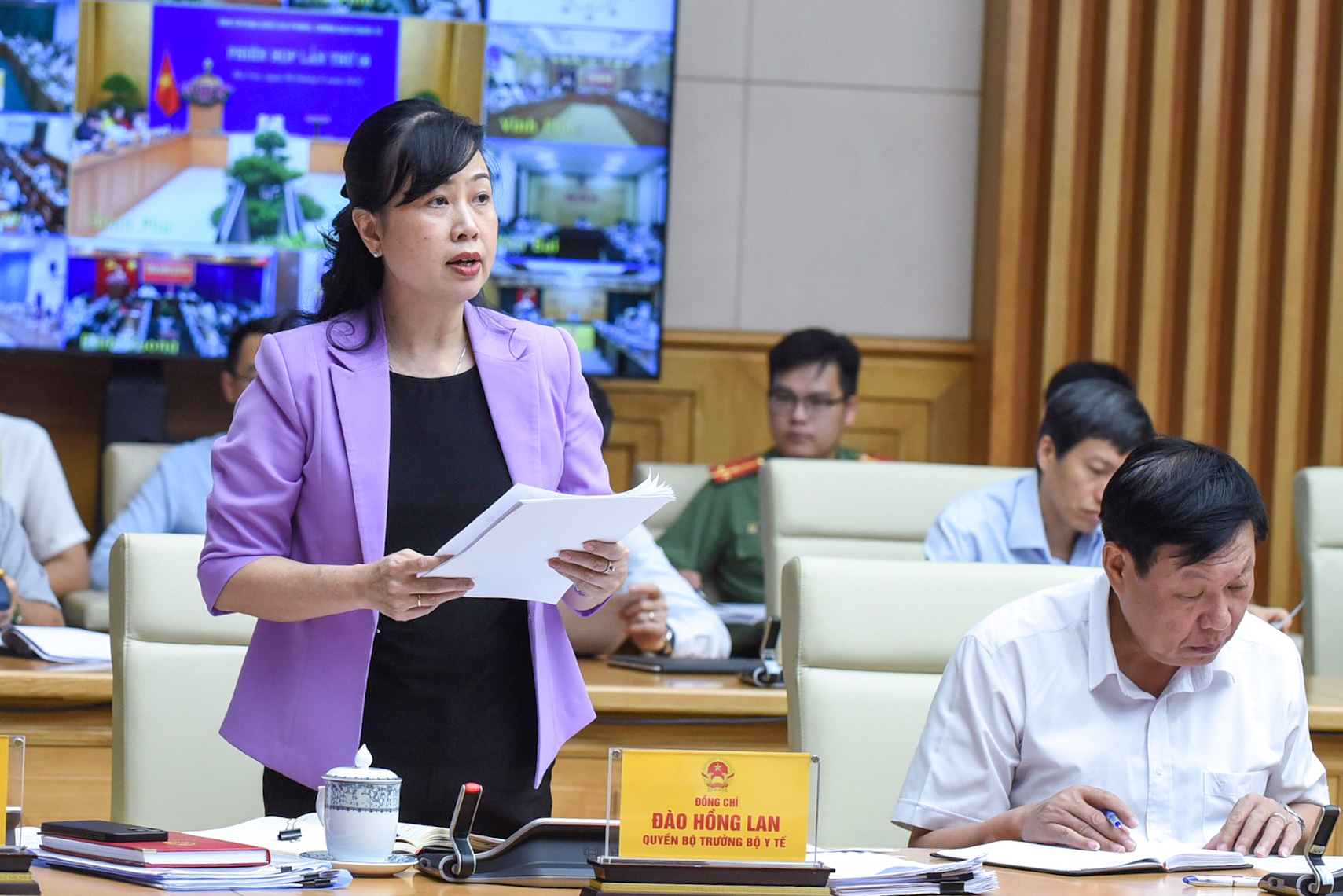 Thủ tướng: Hà Nội và TP HCM đặc biệt chú ý tiêm vắc-xin cho trẻ từ 5 đến dưới 12 tuổi - Ảnh 2.