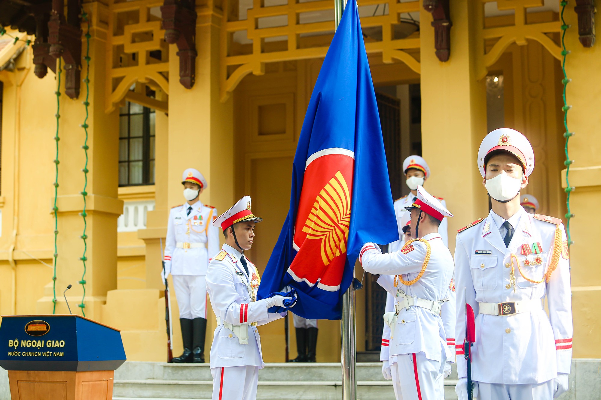 Thượng cờ kỷ niệm 55 năm thành lập ASEAN - Ảnh 12.