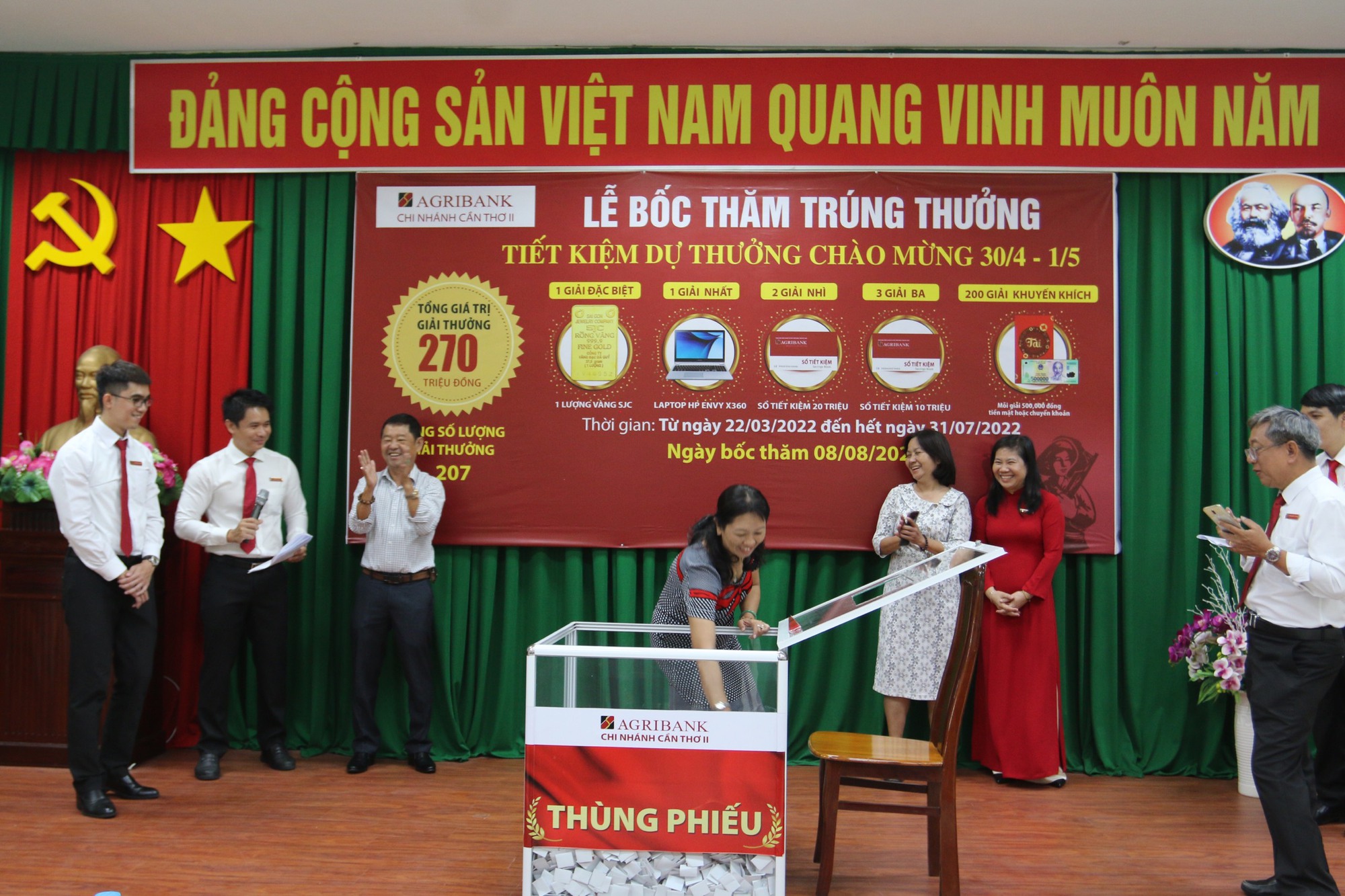 Agribank Cần Thơ II tổ chức lễ bốc thăm trúng thưởng chương trình huy động tiết kiệm dự thưởng - Ảnh 3.