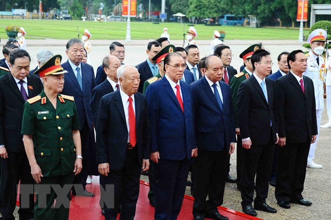 Lãnh đạo Đảng, Nhà nước vào Lăng viếng Chủ tịch Hồ Chí Minh - Ảnh 4.