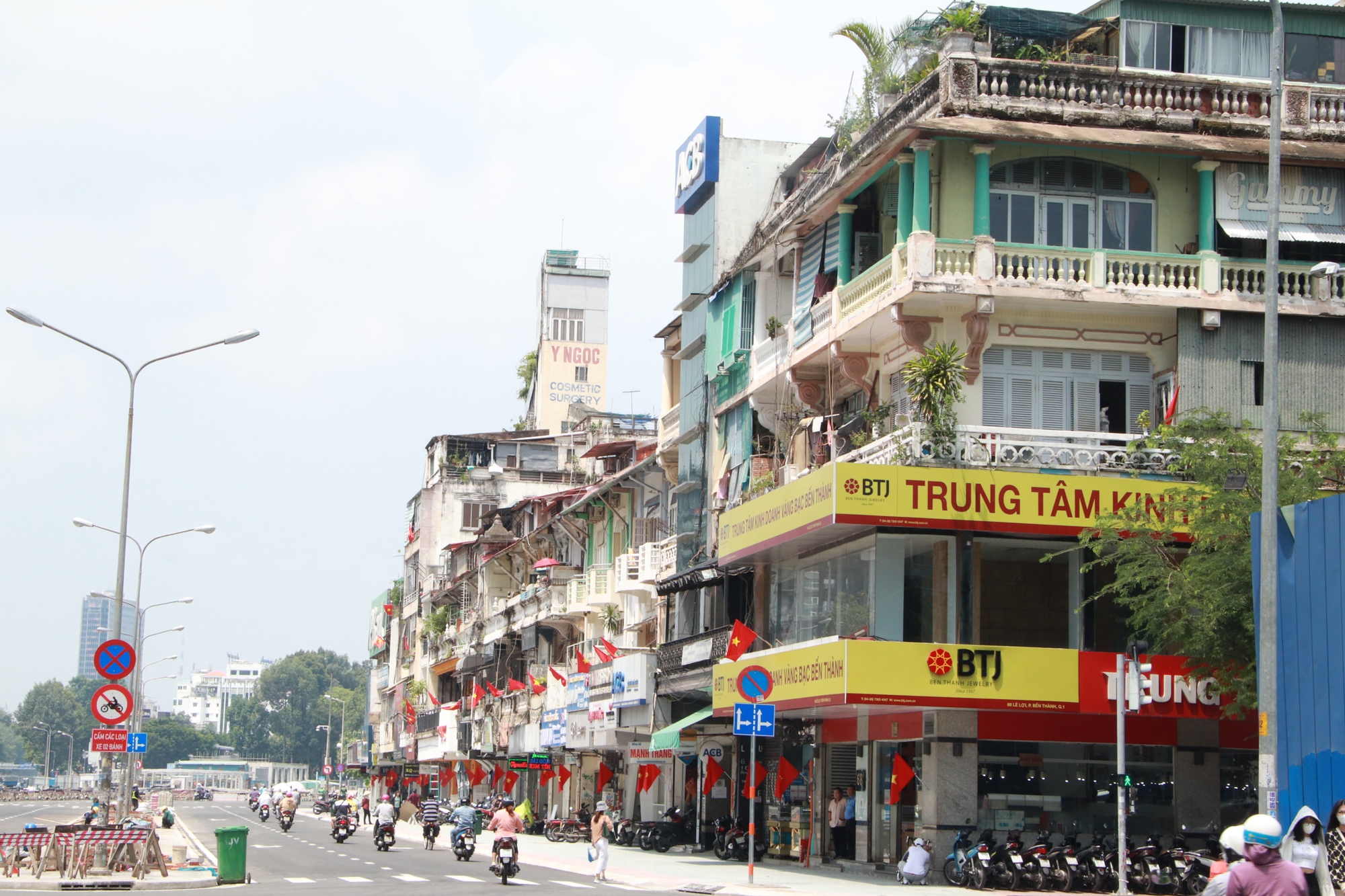 Sáng thanh bình, ngập tràn không khí Quốc khánh tại TP HCM - Ảnh 3.