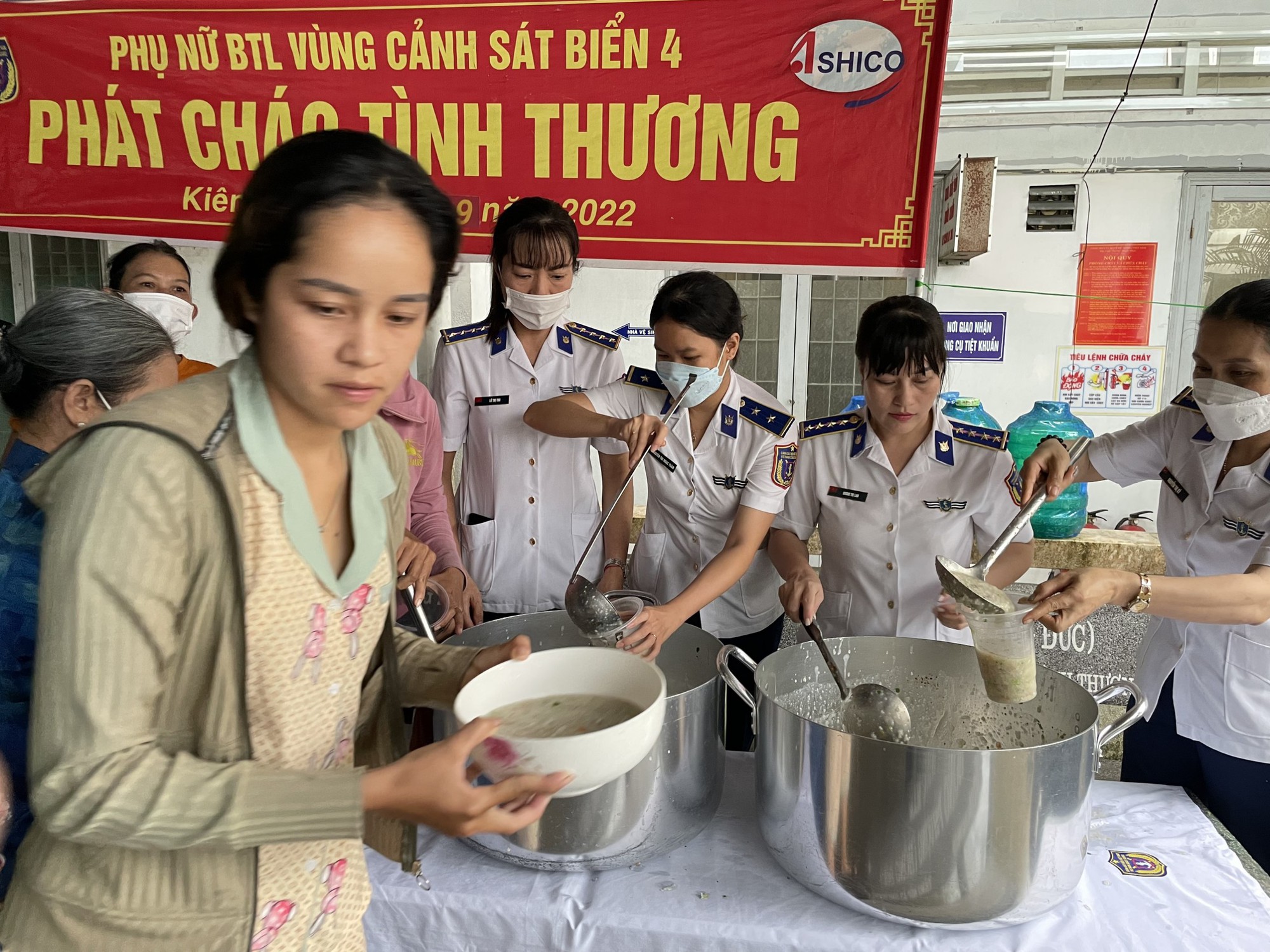 Bộ Tư lệnh Vùng Cảnh sát biển 4 tự hào 24 năm xây dựng và trưởng thành - Ảnh 4.