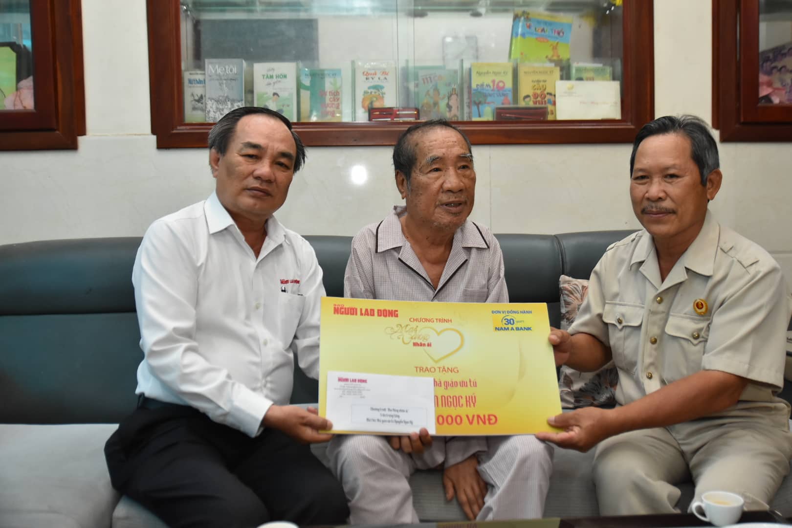 “Mai Vàng nhân ái” thăm nhà văn Nguyễn Ngọc Ký, Nguyễn Khoa Đăng - Ảnh 8.