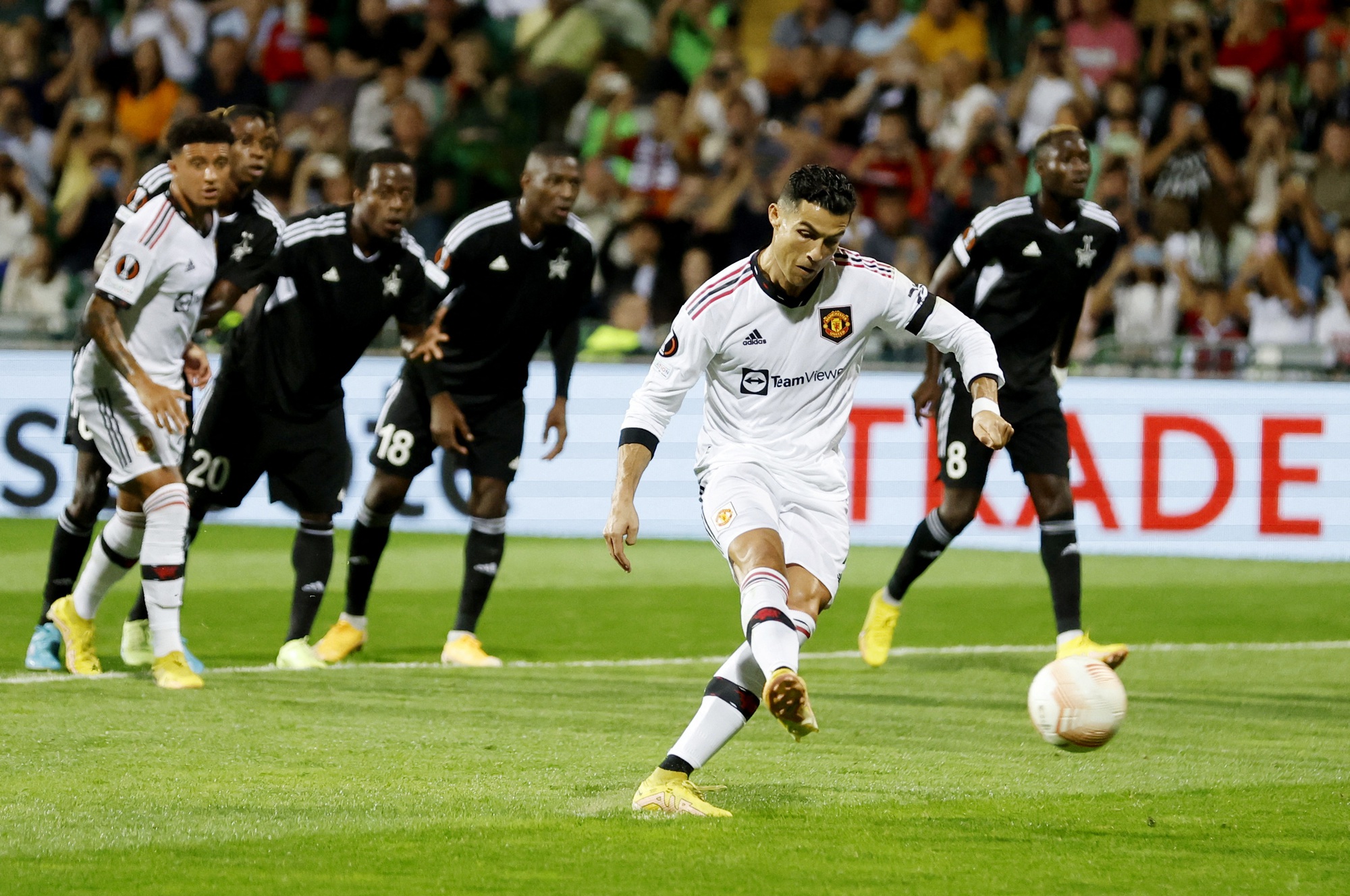 Ronaldo khai hỏa, Man United thắng trận đầu tiên Europa League - Ảnh 4.