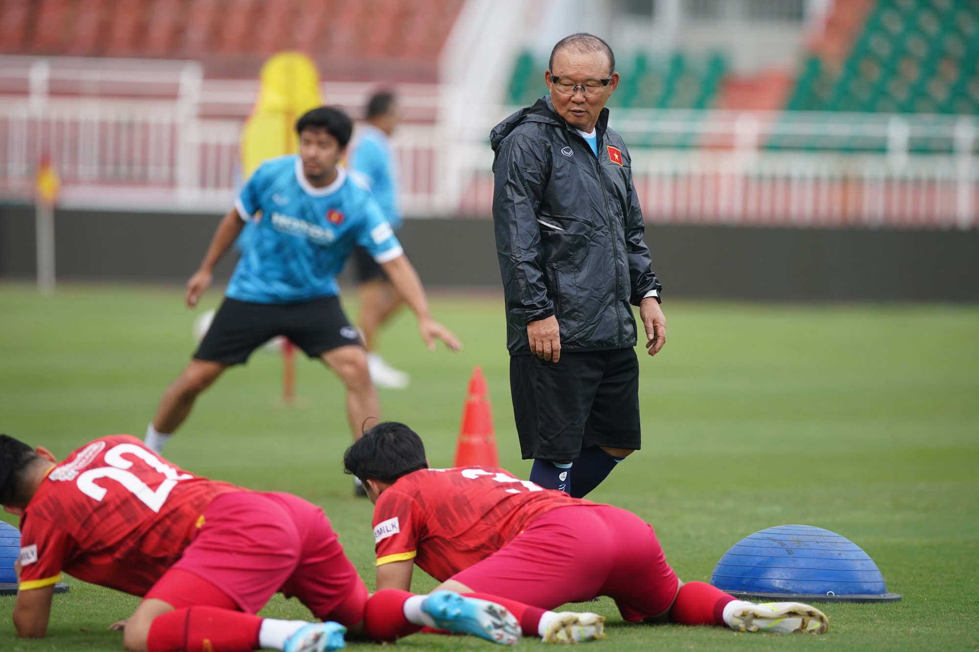 HLV Park Hang-seo: Cầu thủ tôi chọn thì kết quả thi đấu tôi sẽ chịu trách nhiệm! - Ảnh 10.