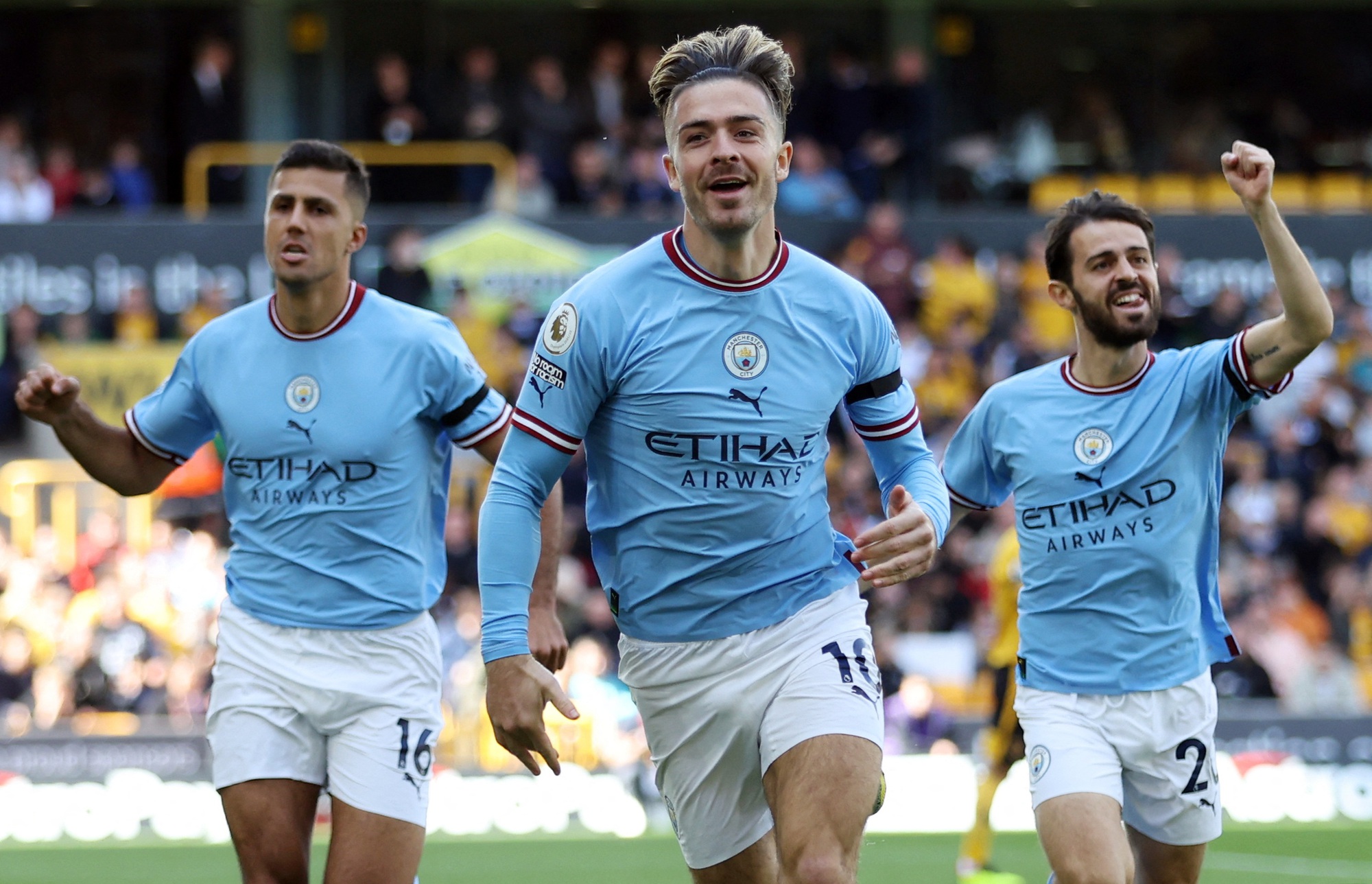 Haaland bùng nổ, Man City đánh bại Wolves, chiếm ngôi đầu Ngoại hạng Anh - Ảnh 2.