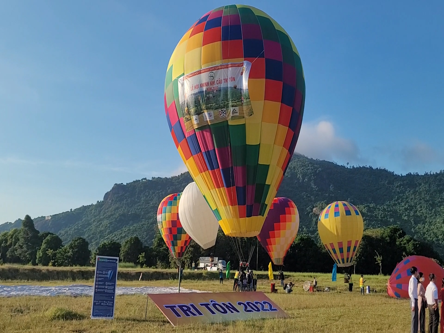 Hình ảnh lần đầu xuất hiện dưới chân Phụng Hoàng Sơn ở An Giang ...