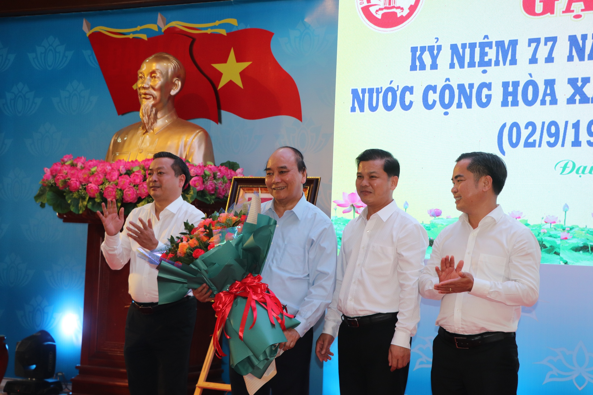 Chia sẻ của Chủ tịch nước Nguyễn Xuân Phúc ở huyện Đại Lộc, Quảng Nam - Ảnh 8. Chia sẻ của Chủ tịch nước Nguyễn Xuân Phúc ở huyện Đại Lộc, Quảng Nam - Ảnh 8.