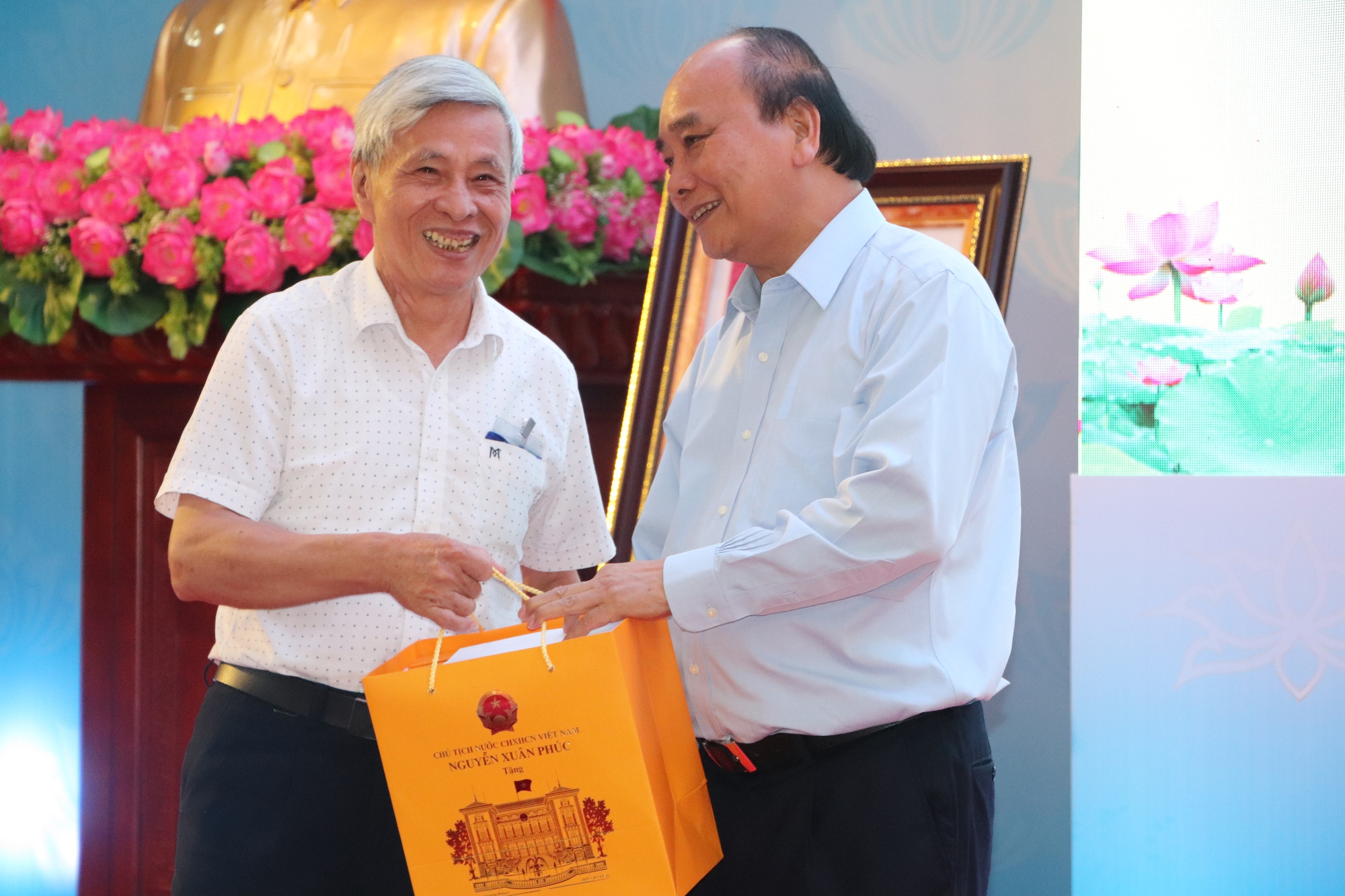 Chia sẻ của Chủ tịch nước Nguyễn Xuân Phúc ở huyện Đại Lộc, Quảng Nam - Ảnh 9. Chia sẻ của Chủ tịch nước Nguyễn Xuân Phúc ở huyện Đại Lộc, Quảng Nam - Ảnh 9.