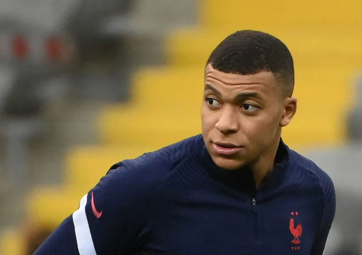 PSG ra điều kiện cho Mbappe