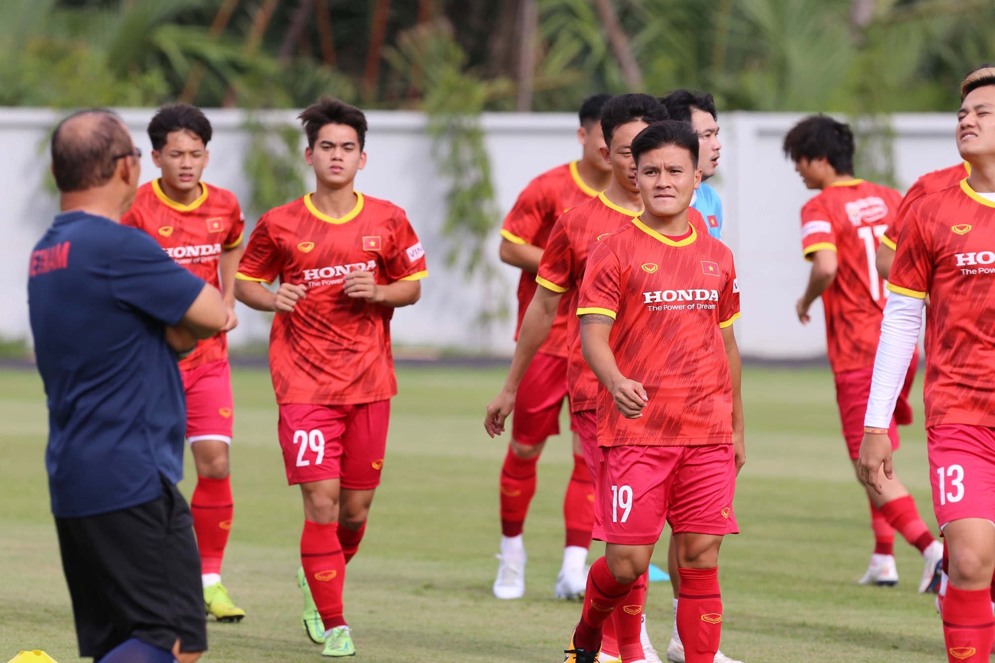 Quang Hải, Khuất Văn Khang hào hứng hội quân tuyển Việt Nam - Ảnh 2. Quang Hải, Khuất Văn Khang hào hứng hội quân tuyển Việt Nam - Ảnh 2.