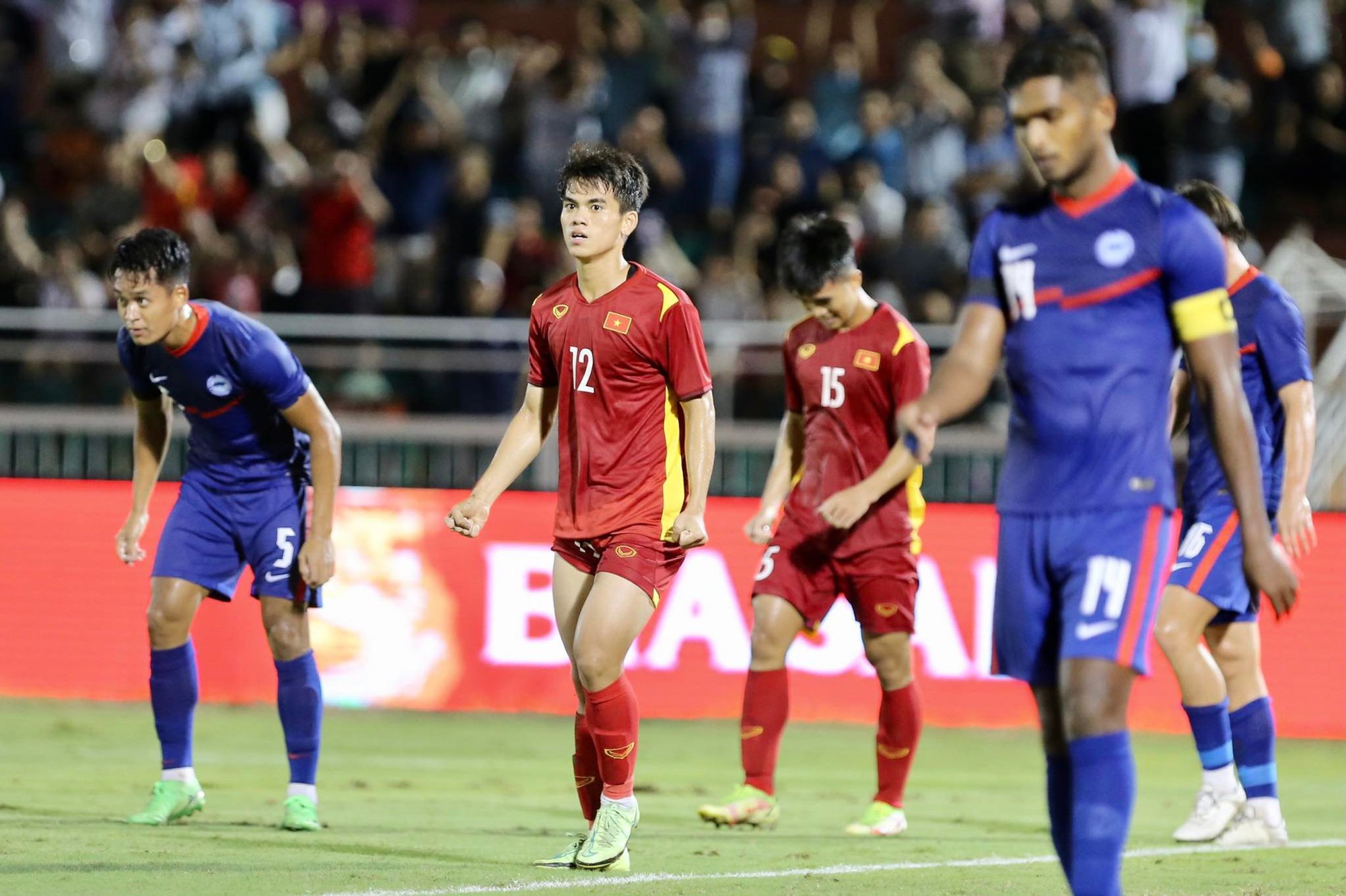 Đội tuyển Việt Nam đại thắng trên sân Thống Nhất - Ảnh 7.