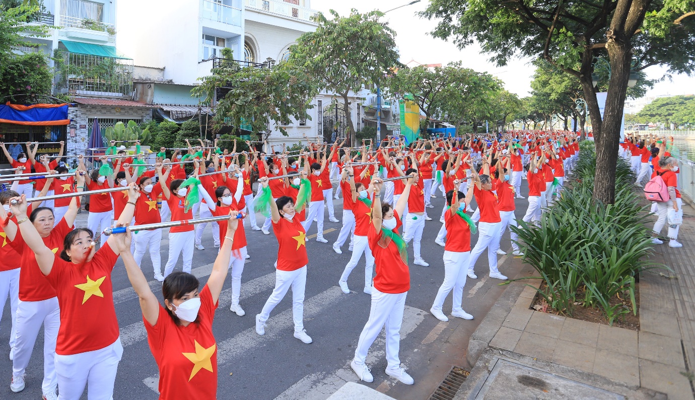 Värna cùng người cao tuổi lan tỏa ý thức bảo vệ môi trường - Ảnh 1. Värna cùng người cao tuổi lan tỏa ý thức bảo vệ môi trường - Ảnh 1.