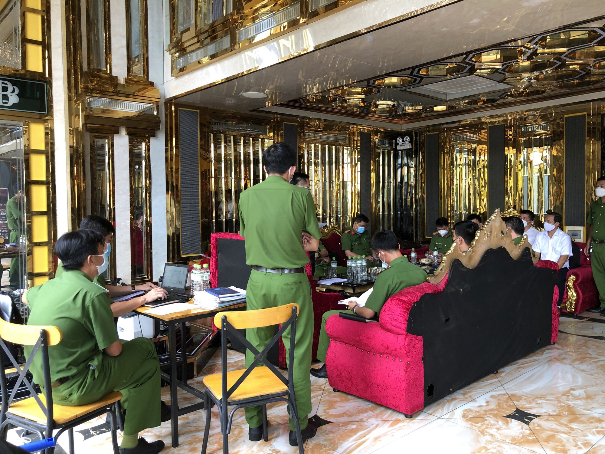 Quán karaoke 4 lần vi phạm phòng cháy ở TP Thủ Đức - Ảnh 4. Quán karaoke 4 lần vi phạm phòng cháy ở TP Thủ Đức - Ảnh 4.