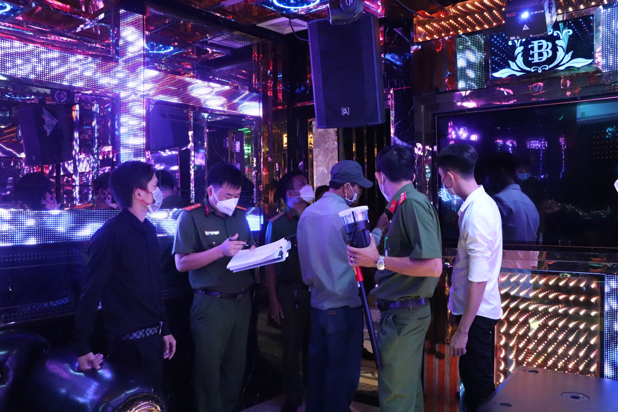 Quán karaoke 4 lần vi phạm phòng cháy ở TP Thủ Đức - Ảnh 1. Quán karaoke 4 lần vi phạm phòng cháy ở TP Thủ Đức - Ảnh 1.