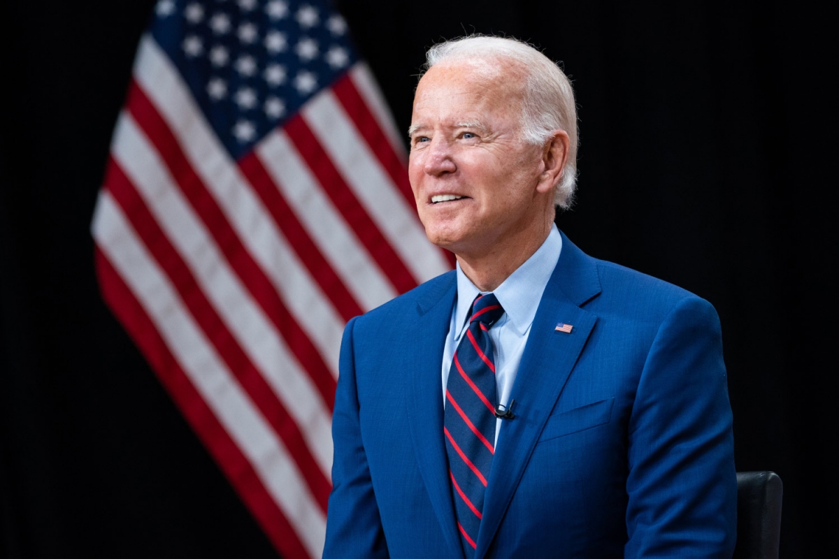 Joe Biden đã được bầu làm Tổng thống Mỹ trong cuộc bầu cử năm 2020 và đang tiếp tục thúc đẩy sự phát triển của nước Mỹ, trong đó bao gồm cả việc giải quyết các vấn đề chính trị và kinh tế. Xem những hình ảnh liên quan đến ông để tìm hiểu thêm về chính trị Mỹ hiện nay.