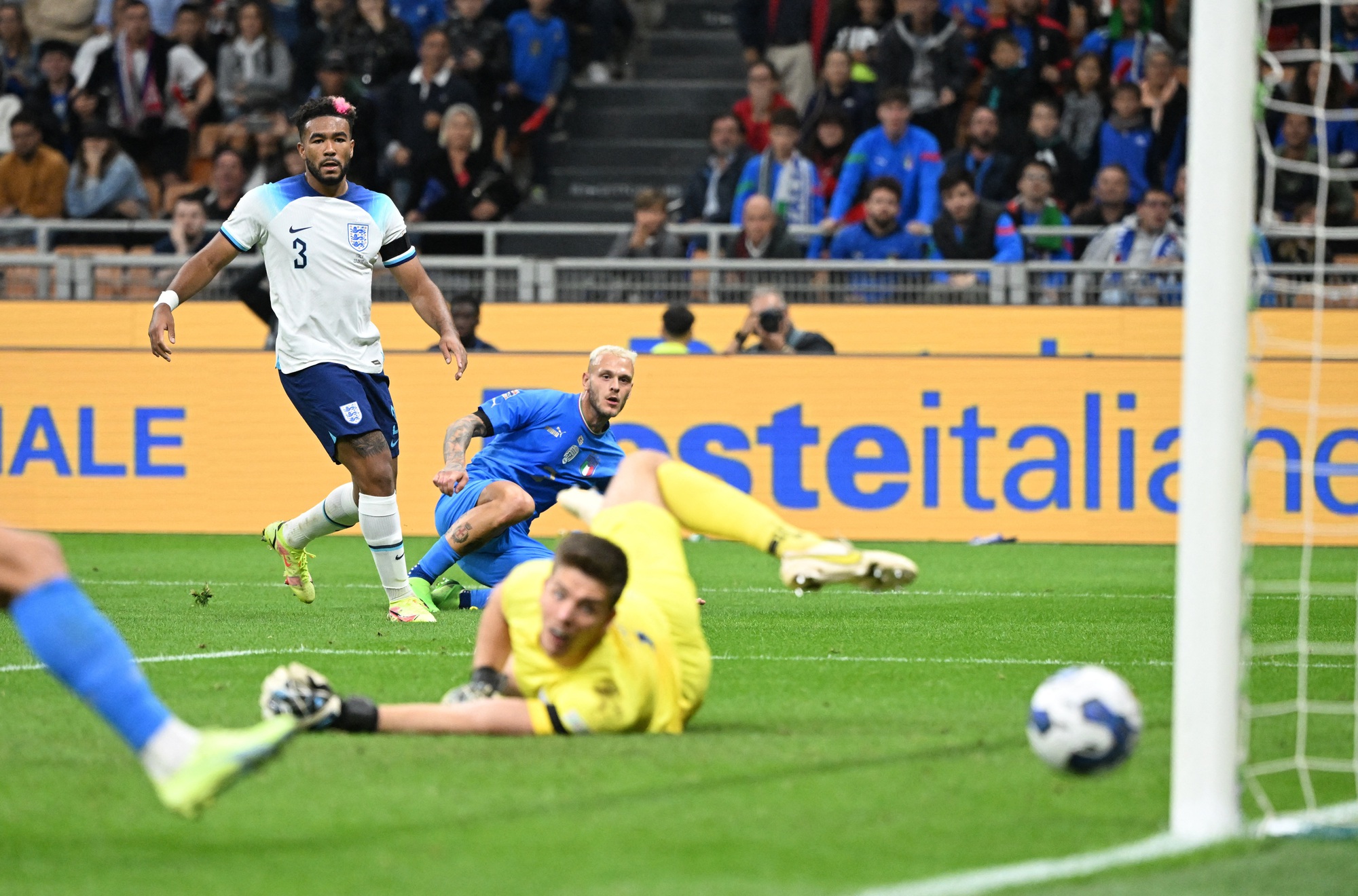 Thua sốc trên đất Ý, tuyển Anh rớt hạng Nations League - Ảnh 4.
