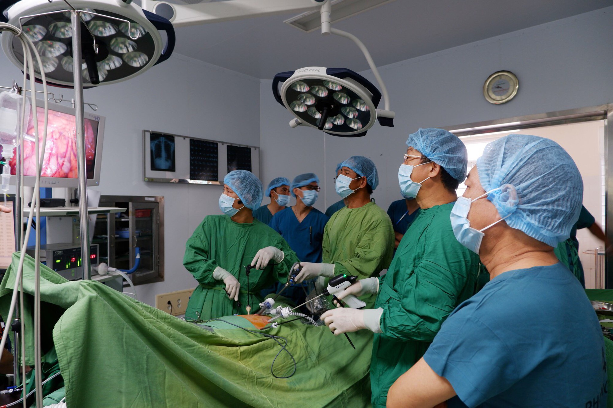 Mời bác sĩ giỏi đến Đắk Lắk phẫu thuật các ca bệnh khó - Ảnh 1. Mời bác sĩ giỏi đến Đắk Lắk phẫu thuật các ca bệnh khó - Ảnh 1.