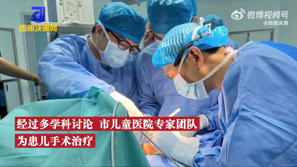 Bé sơ sinh 4 tay 4 chân vô cùng hiếm gặp - Ảnh 3. Bé sơ sinh 4 tay 4 chân vô cùng hiếm gặp - Ảnh 3.