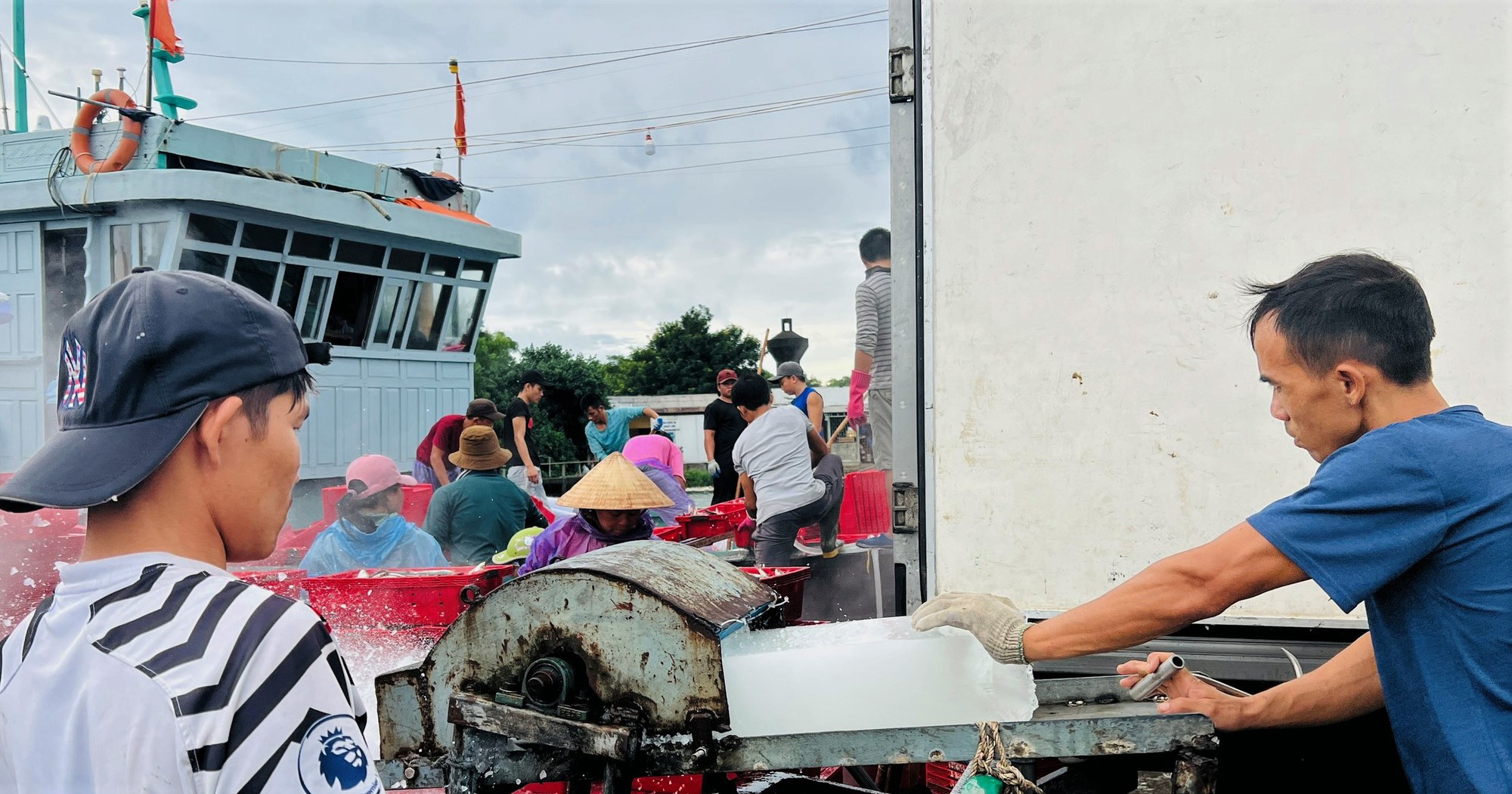 Quảng Nam, Đà Nẵng, Thừa Thiên - Huế... hối hả ứng phó bão Noru - Ảnh 7.