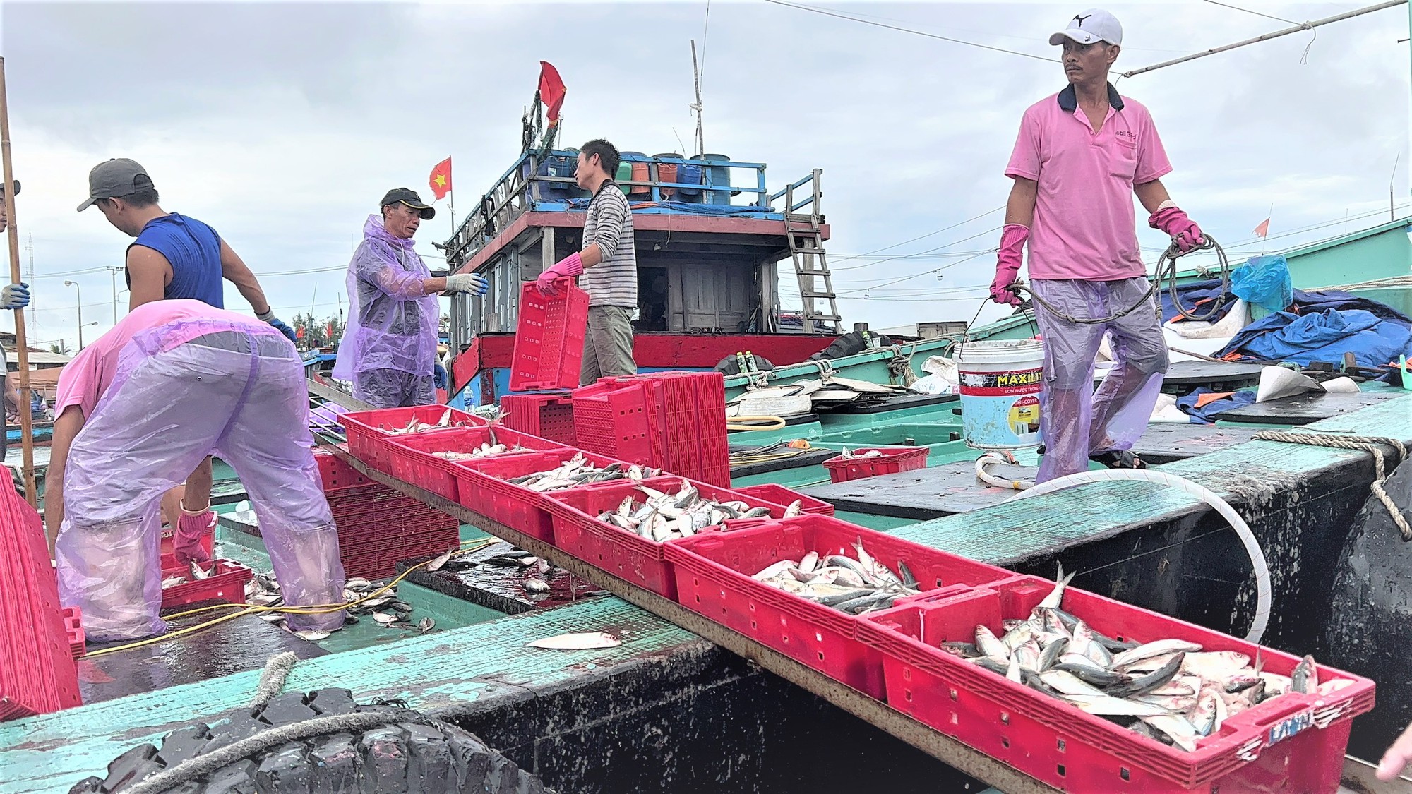 Quảng Nam, Đà Nẵng, Thừa Thiên - Huế... hối hả ứng phó bão Noru - Ảnh 6.