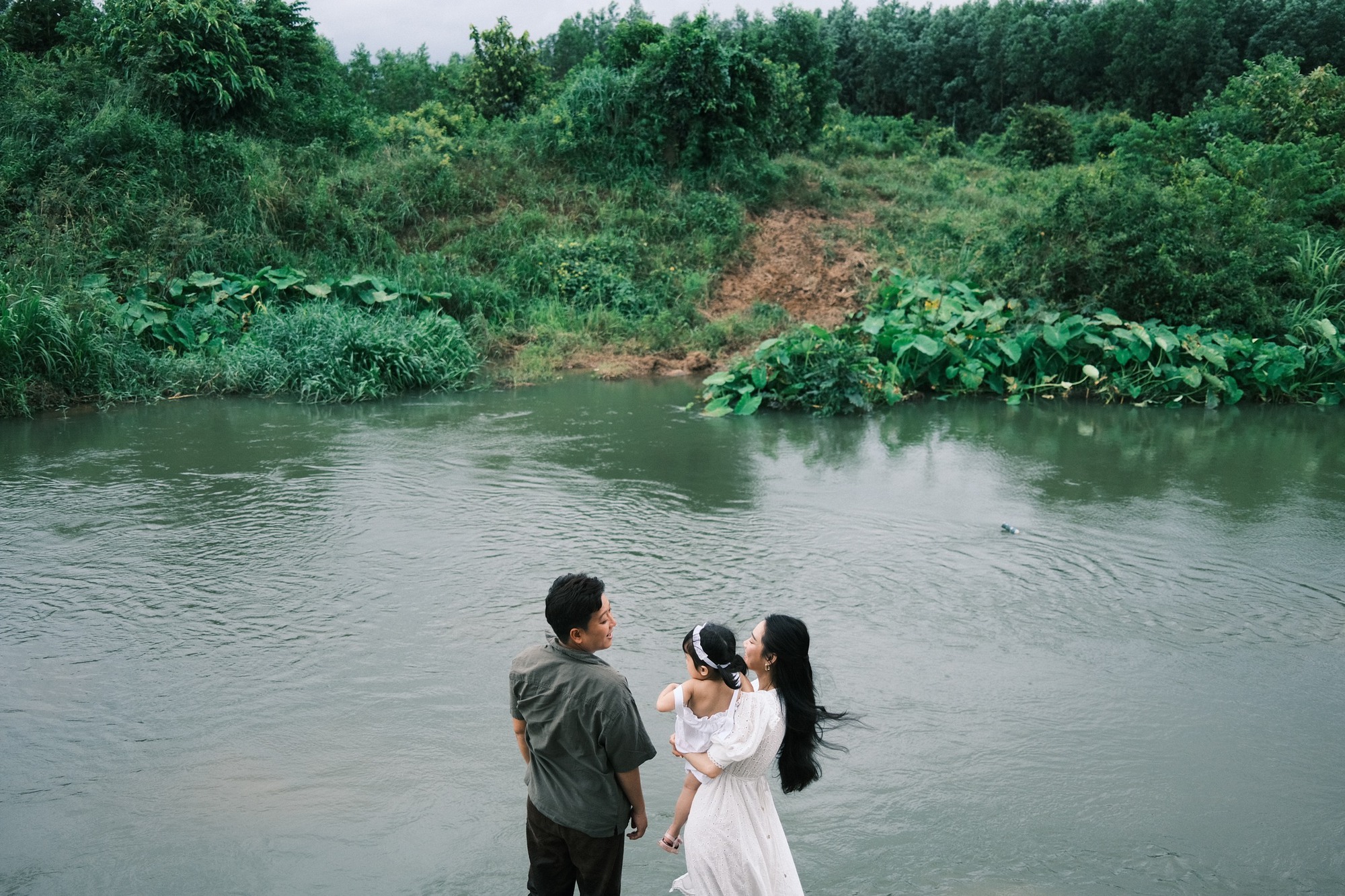 Trường Giang đưa Nhã Phương đến nơi xa vắng để hâm nóng tình yêu - Ảnh 2.