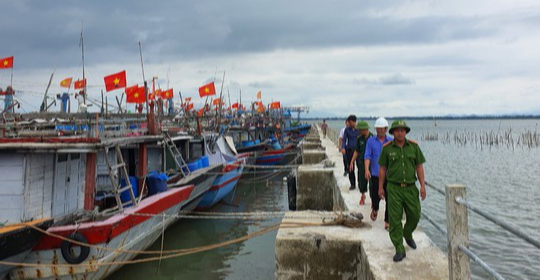 SIÊU BÃO NORU: Hối hả chạy bão ở Thừa Thiên - Huế, Bình Định - Ảnh 13.