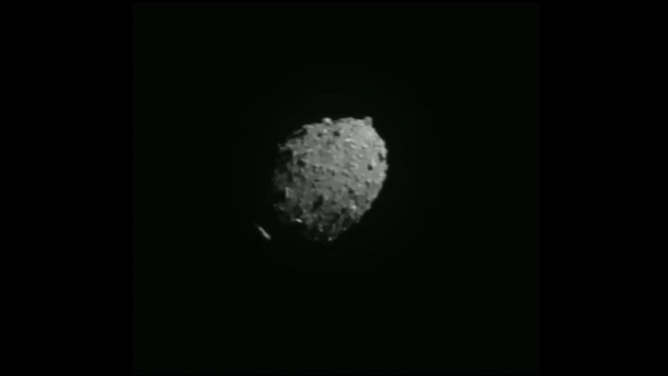 NASA: Khoảnh khắc cuối cùng tàu DART đâm sầm vào tiểu hành tinh - Ảnh 1.
