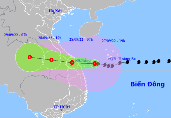 Mưa to, gió rít bao phủ từ Quảng Ngãi đến Huế, bão số 4 (Noru) sắp đổ bộ đất liền - Ảnh 1.