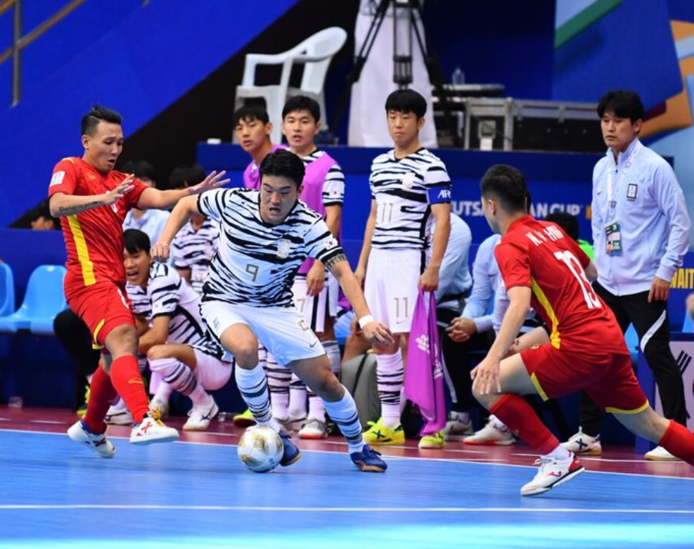 Futsal châu Á: Đội tuyển Việt Nam đại thắng Hàn Quốc - Ảnh 2.
