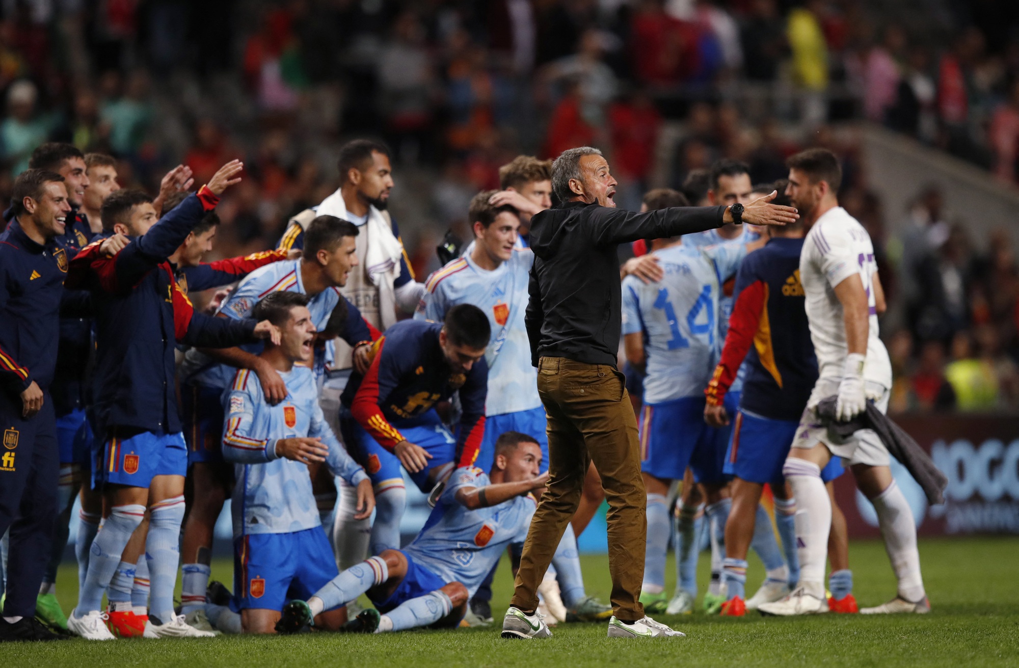 Tây Ban Nha giành vé phút 88, Ronaldo lỗi hẹn Nations League - Ảnh 8.