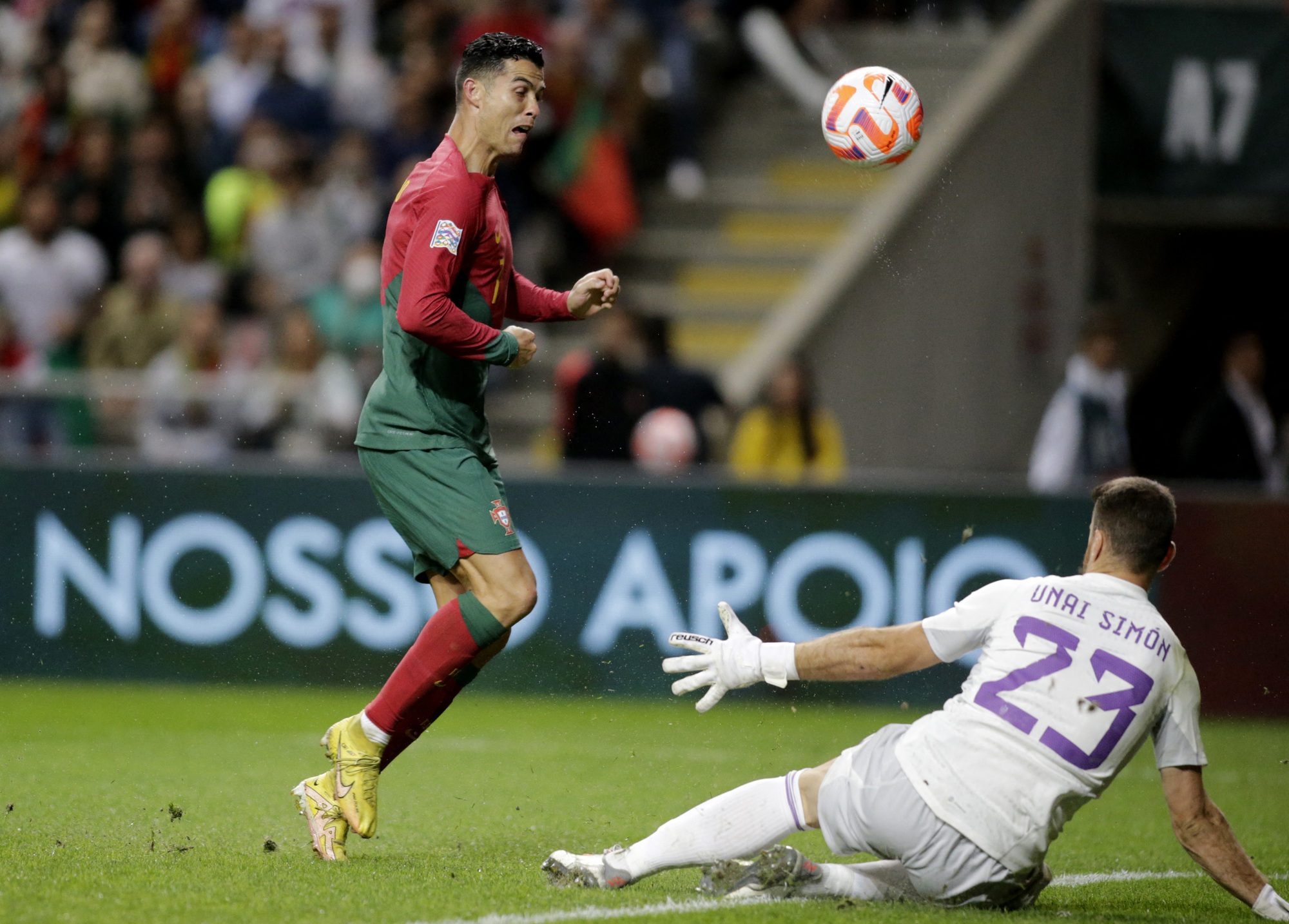 Tây Ban Nha giành vé phút 88, Ronaldo lỗi hẹn Nations League - Báo Người  lao động