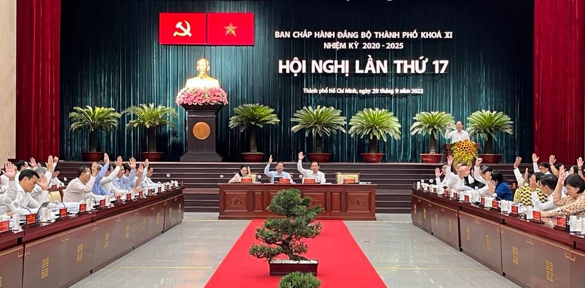 Bí thư Thành ủy TP HCM: Chia sẻ sâu sắc với đồng bào miền Trung bị ảnh hưởng bão - Ảnh 1.