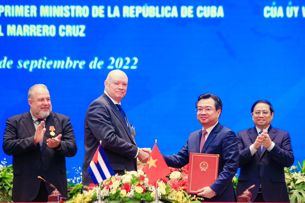 Thủ tướng Phạm Minh Chính đón Thủ tướng Cuba lần đầu thăm chính thức Việt Nam - Ảnh 2.