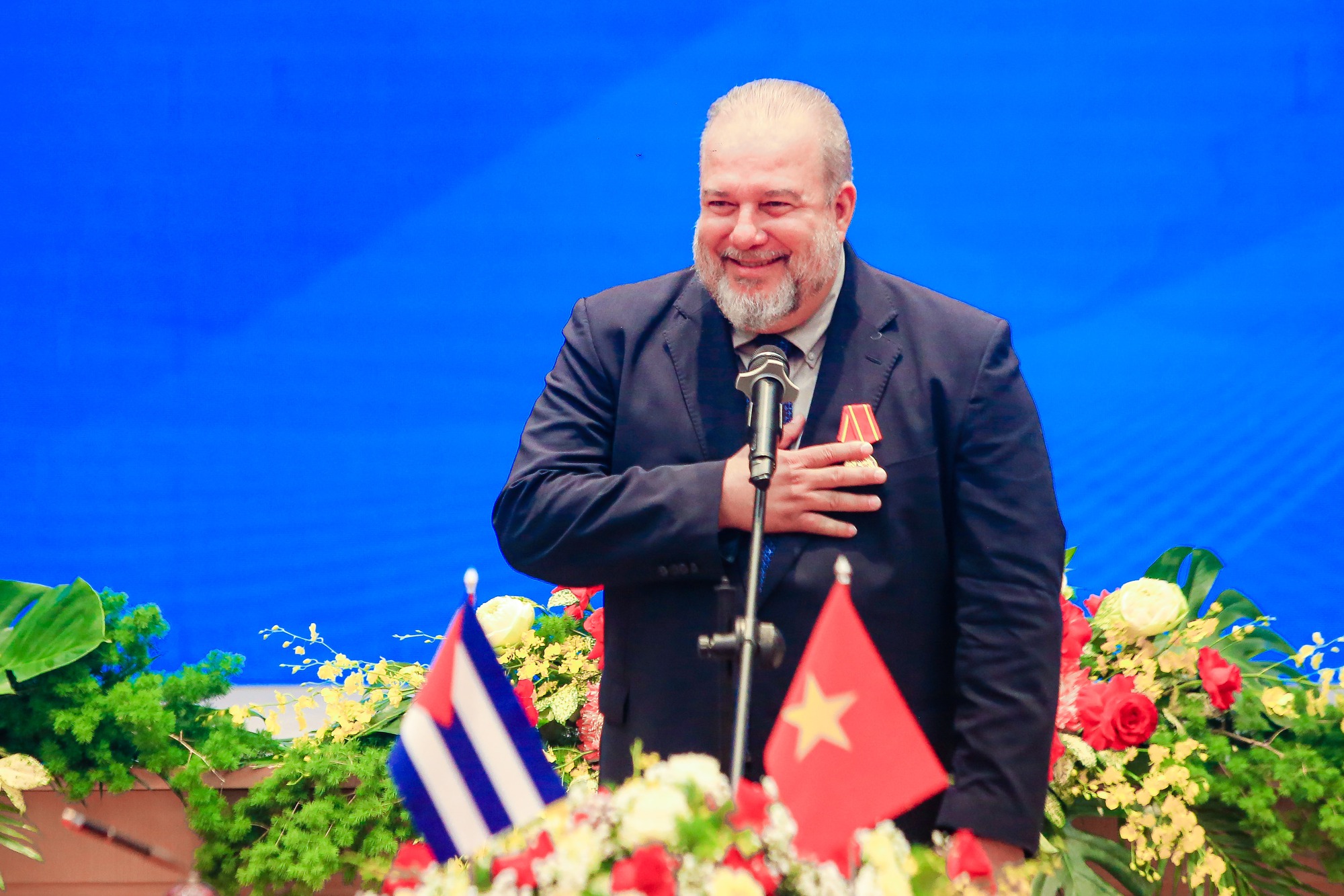 Thủ tướng Phạm Minh Chính trao tặng Huân chương Hồ Chí Minh cho Thủ tướng Cuba - Ảnh 9.