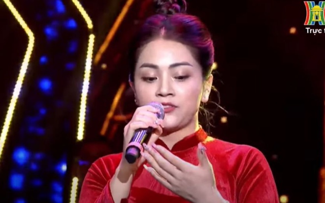 Ca sĩ Khánh Thy quên lời, hát phô, chênh trên sóng trực tiếp - Ảnh 2.