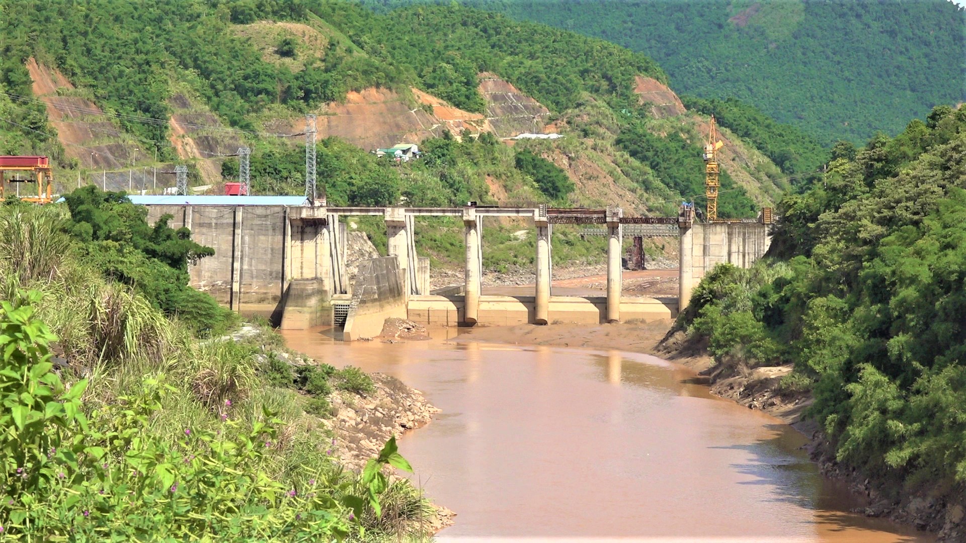 Thủy điện ngàn tỉ đồng đắp chiếu - Ảnh 1.