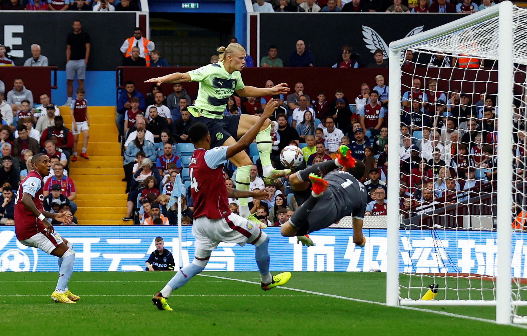 Liverpool, Man City sẩy chân, đại gia London nhọc nhằn kiếm điểm - Ảnh 3.