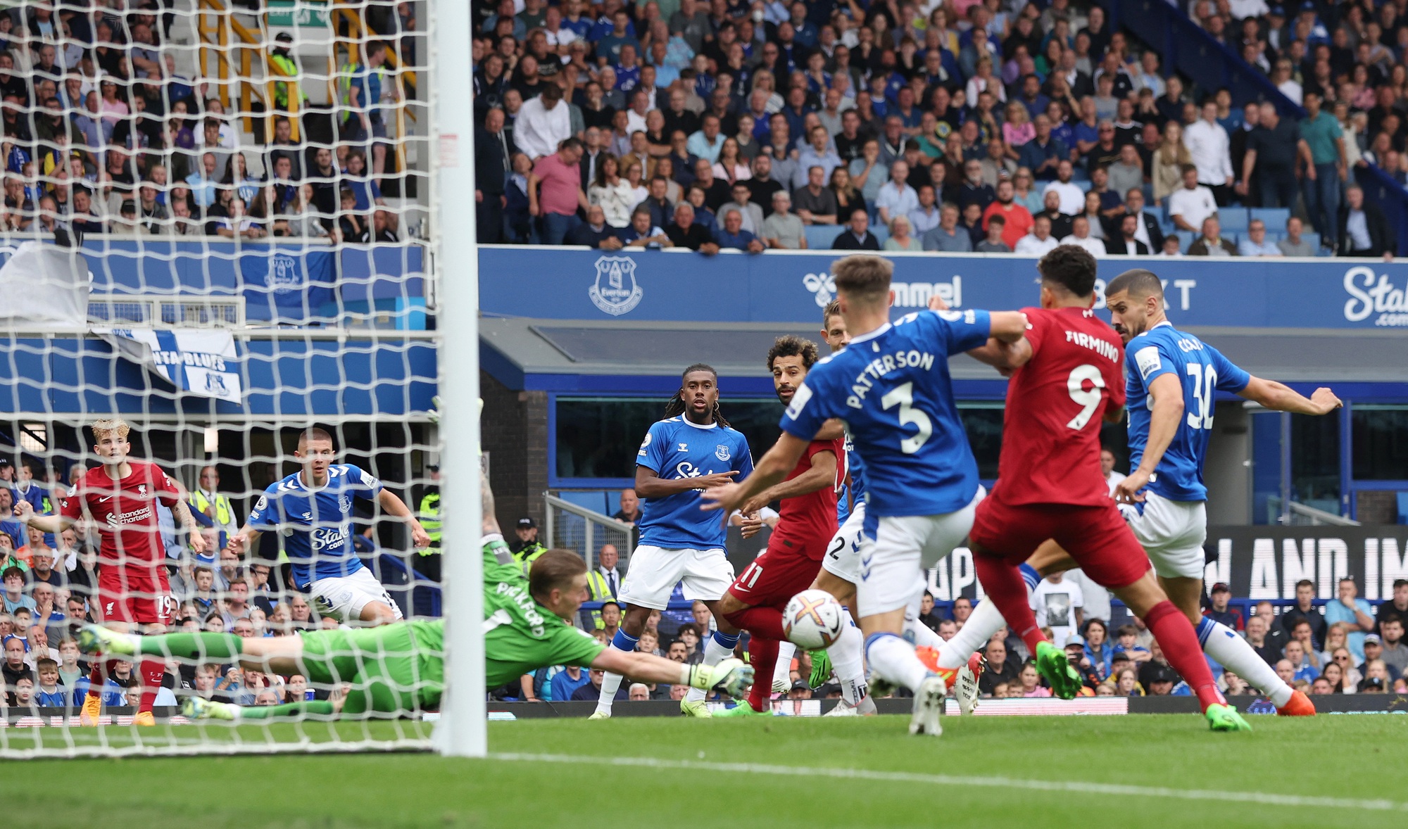 Liverpool, Man City sẩy chân, đại gia London nhọc nhằn kiếm điểm - Ảnh 2.