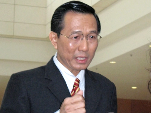 Truy tố cựu thứ trưởng Bộ Y tế Cao Minh Quang cùng đồng phạm gây thất thoát hàng triệu USD - Ảnh 1.