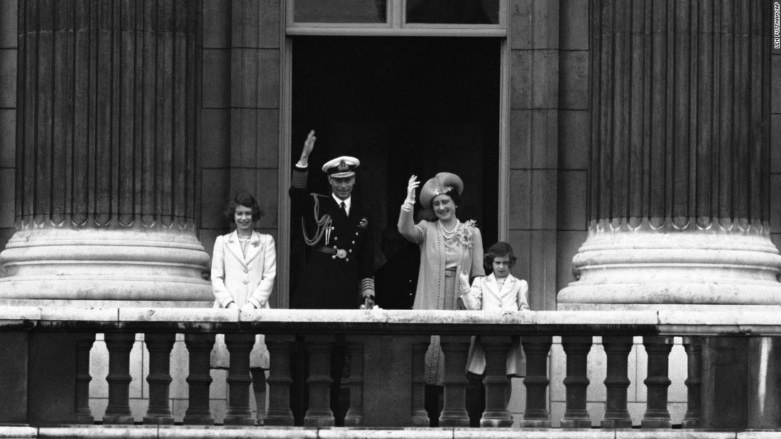 Những điều &iacute;t ai biết về Nữ ho&agrave;ng Anh Elizabeth II - Ảnh 14.