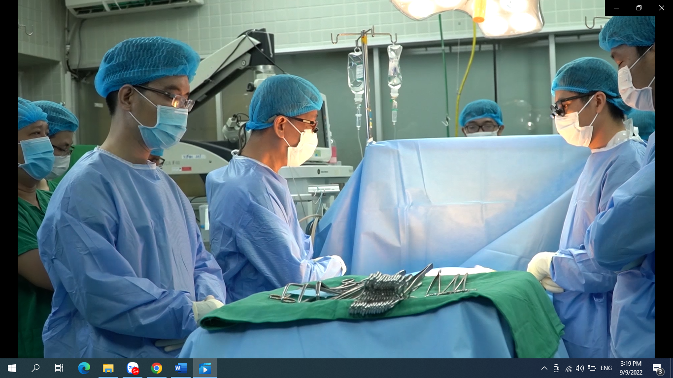 CLIP: Phút giây bác sĩ thực hiện di nguyện hiến tạng cứu người của cô gái trẻ - Ảnh 1. CLIP: Phút giây bác sĩ thực hiện di nguyện hiến tạng cứu người của cô gái trẻ - Ảnh 1.
