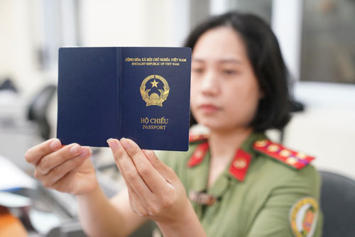 Bổ sung thông tin ‘nơi sinh trên hộ chiếu từ ngày 1-1-2023 - Ảnh 1.